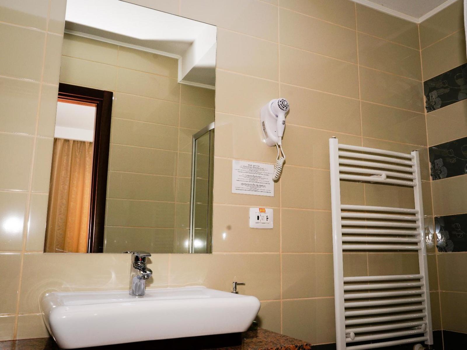 Hotel Criss Bukarest Eksteriør billede