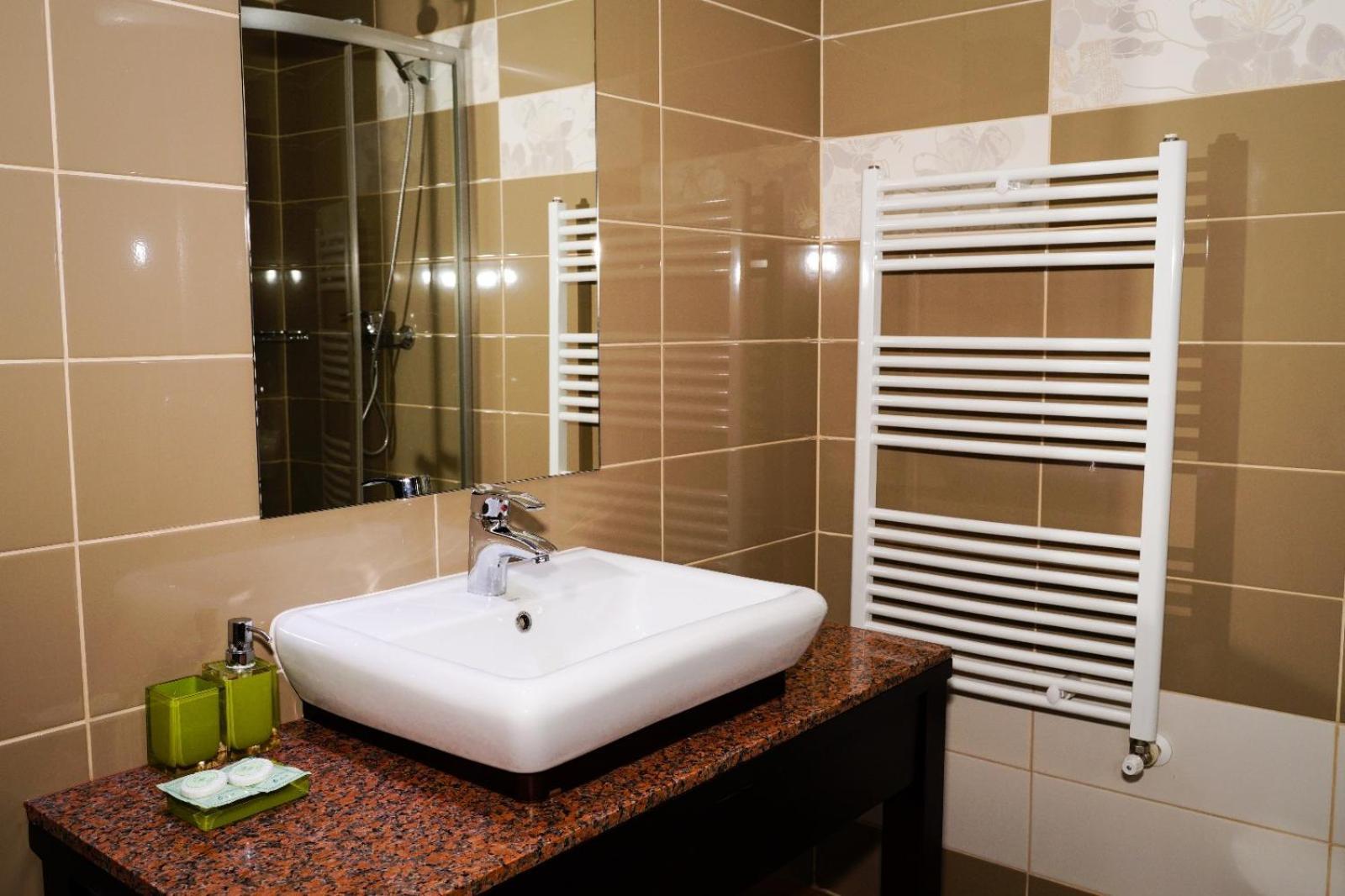 Hotel Criss Bukarest Eksteriør billede